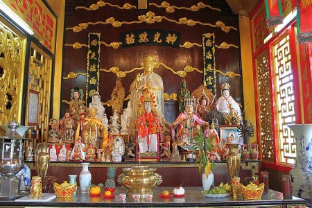 altar chinesischer schrein in phuket town altar chinesischer schrein in phuket town