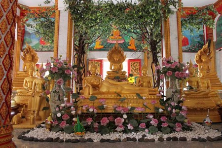 buddistischer altar phuket thailand