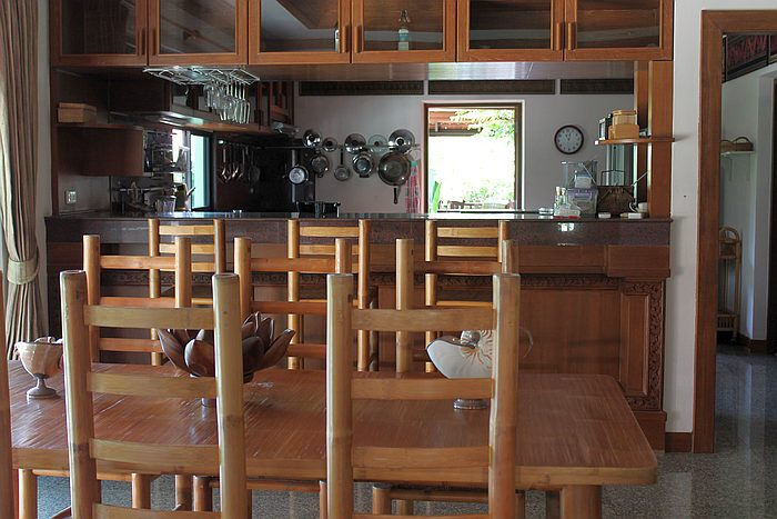 esstisch und kueche ferienvilla phuket thailand