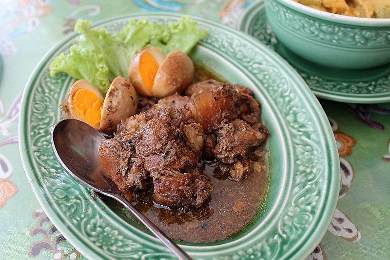 Moo Horm sehr leckers Thai Gericht auf Phuket