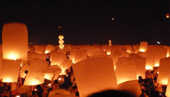 top-10-aktivitaeten-in-chiang-mai-laternen-an-loi-kratong